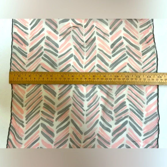 Shear Scarf Pink Gray Print Rectangle Rolled Edge 14"x 42" Unbranded Lightweight - Picture 4 of 6
